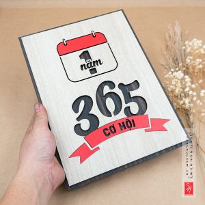 [SAN-TR03] Tranh gỗ slogan treo văn phòng mẫu câu "1 năm 365 cơ hội"